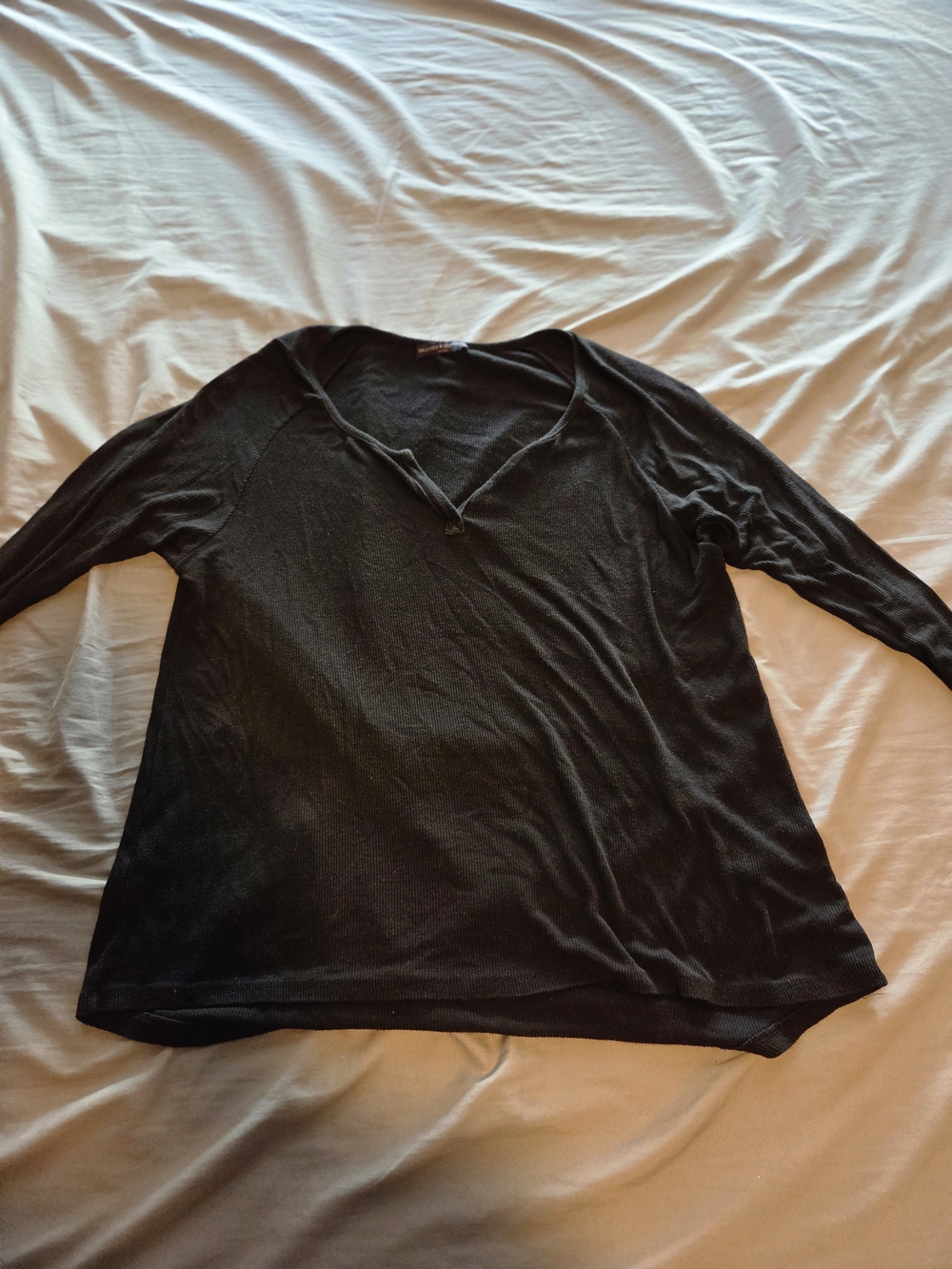 Brandy MELVILLE Women's Black V-Neck Lightweight Sweater